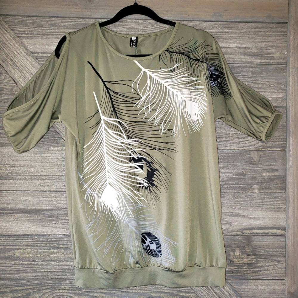 Ladies cold shoulder shirt size M